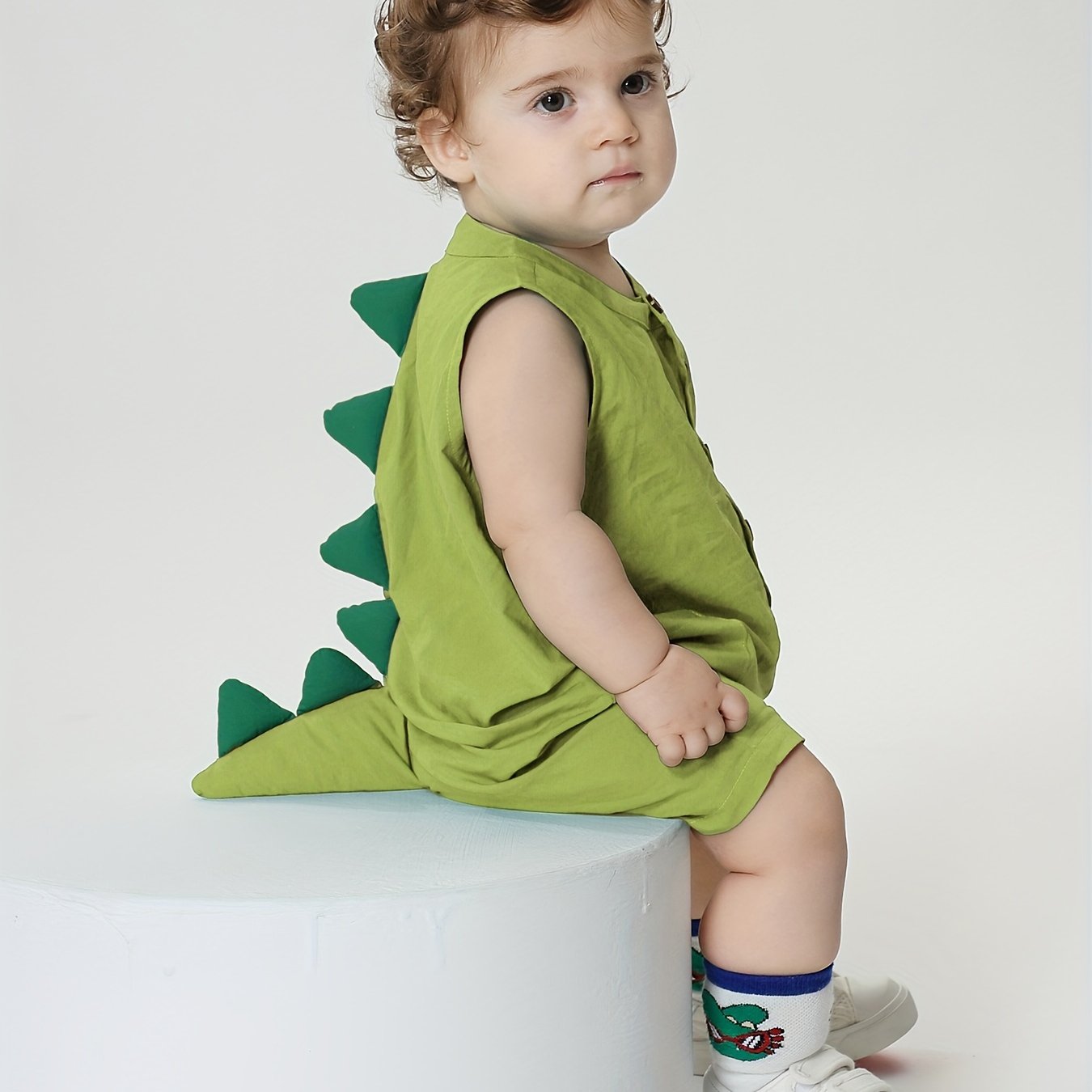 Creative dinosaur tail bodysuit for infants and toddlers, casual sleeveless romper for baby boys, perfect for indoor and outdoor wear, ideal as a gift.