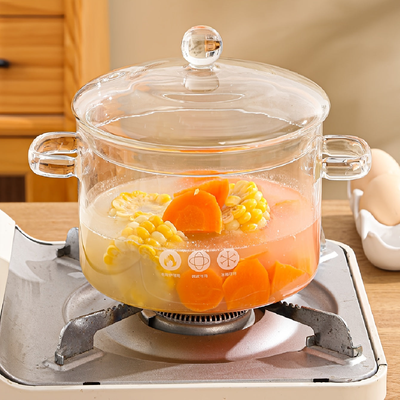 1-piece high borosilicate glass soup pot, featuring a thickened design with a lid. This small hot pot in amber color has double ears and is suitable for households. Can be used on a light fire electric pottery stove for heating and stewing.