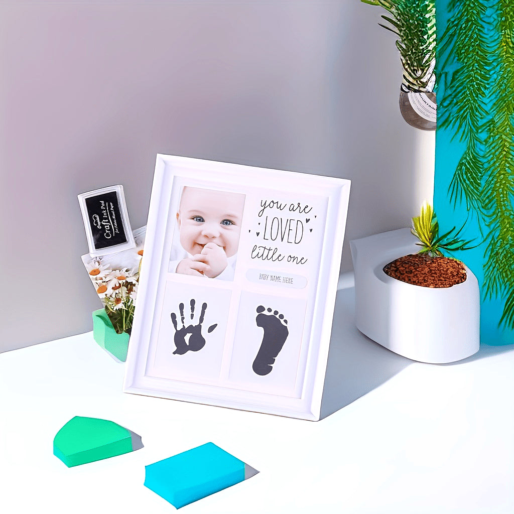 Capture your little one's precious moments with a newborn hand and foot print mud kit. Commemorate their full moon celebration, 100 days milestone, and first birthday with this injection molding photo frame. This children's souvenir can be displayed as a