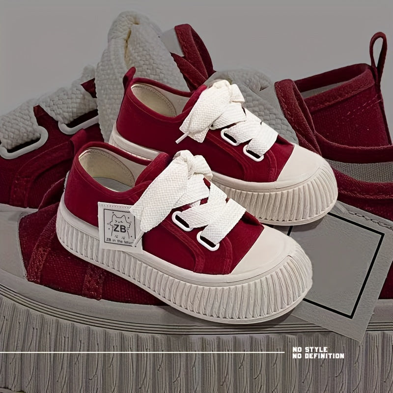 Solid color women's sneakers with lace-up closure, ideal for casual outdoor wear.