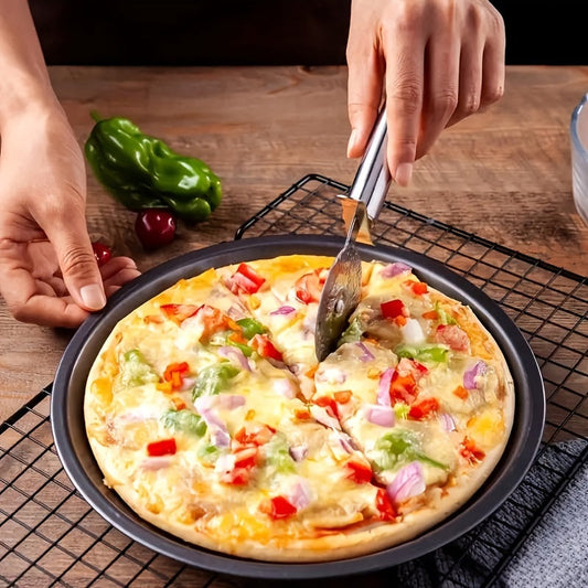 Set of two sturdy pizza pans made from carbon steel with a non-stick coating. Ideal for use in both home and restaurant kitchens, these round baking trays are perfect for baking pies and pizzas in the oven. The cool-touch handle makes them safe and easy