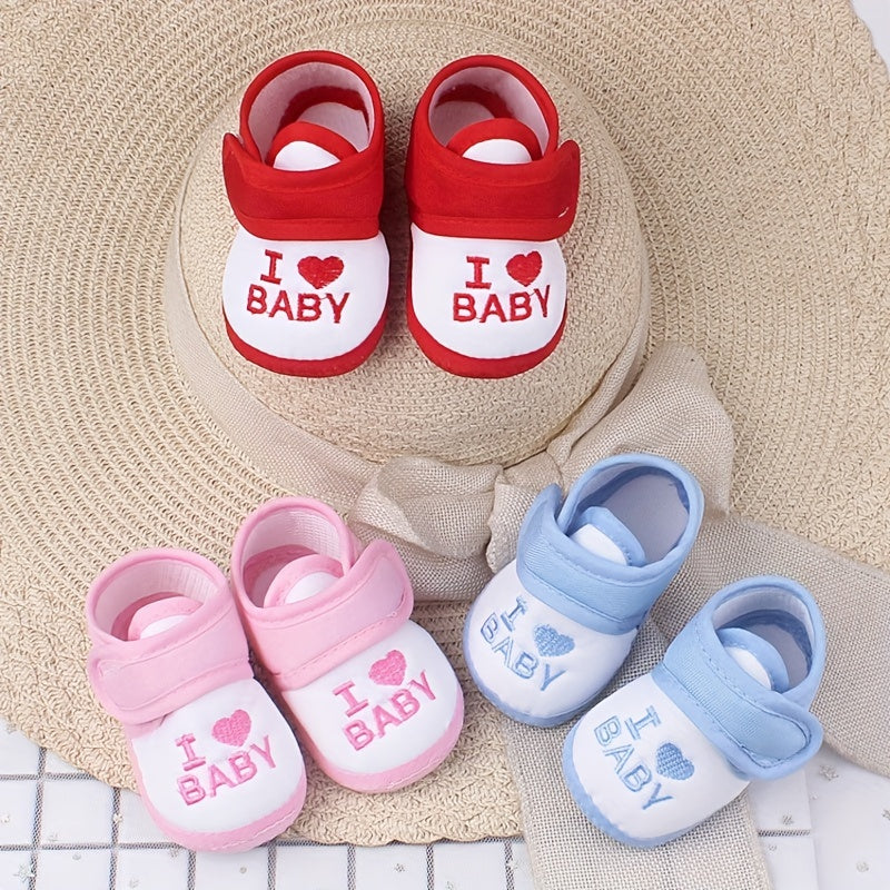 Toddler's soft bottom floor covering learning shoes.