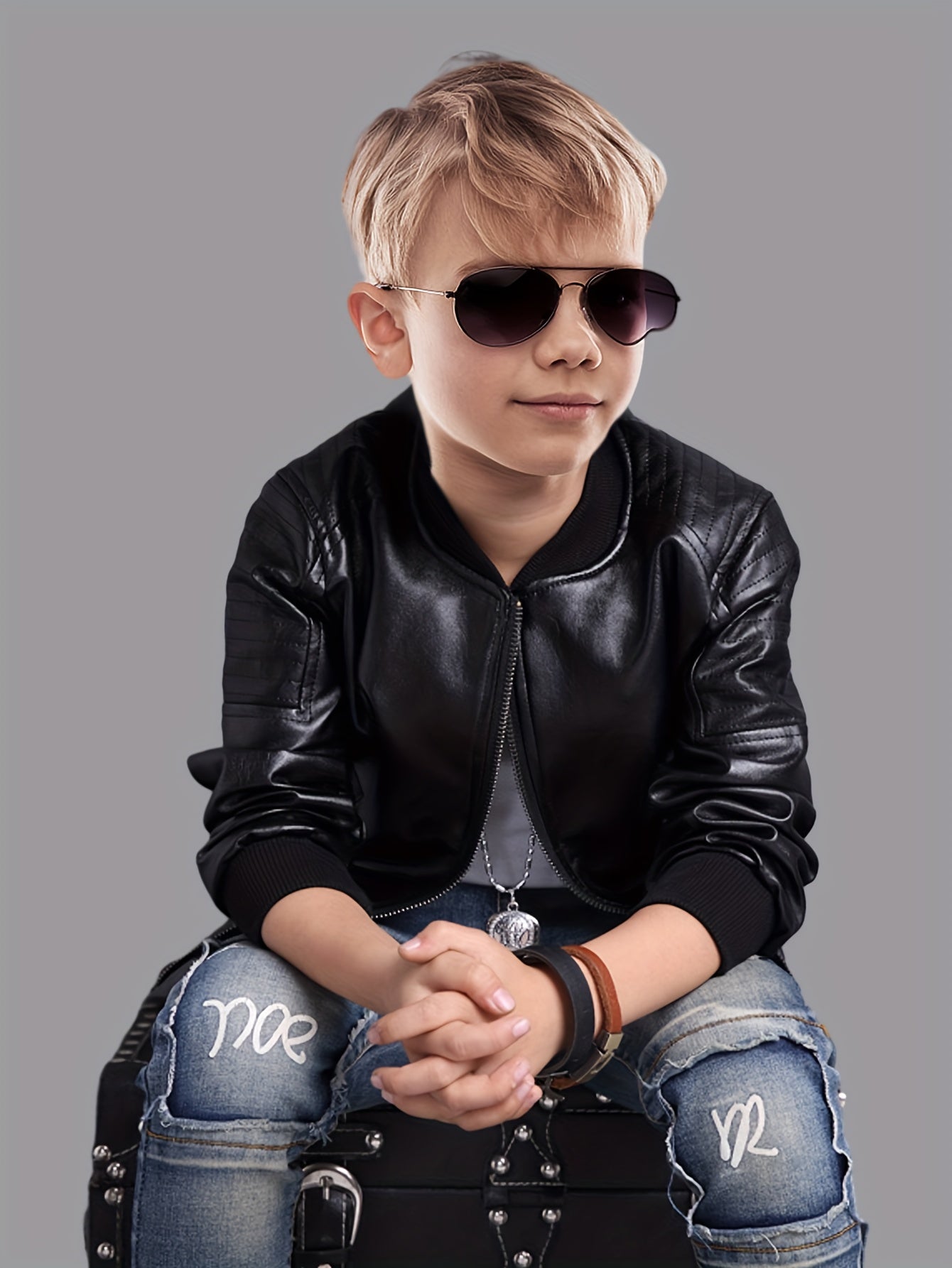 Trendy zip-up jacket for boys, perfect for autumn and winter.