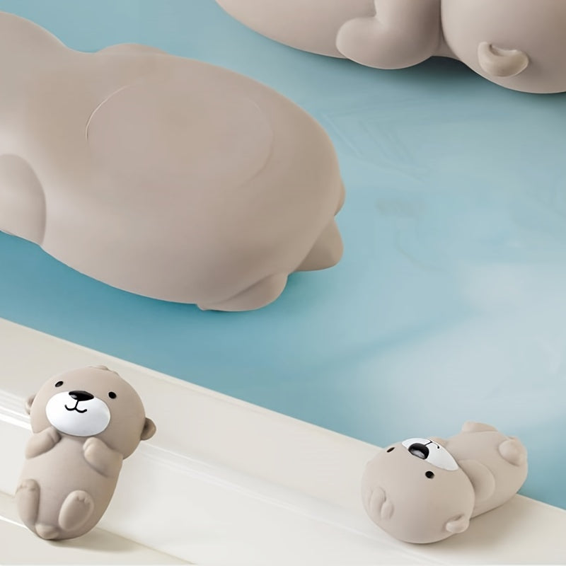 [Customer Favorite] Kids Bath Toy Set featuring a Floating Otter and Water Play Animals in Gray