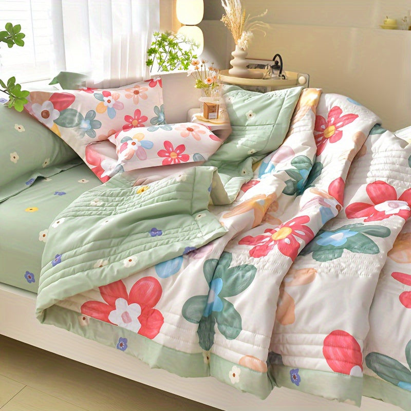 3-piece floral printed quilt set, perfect for all seasons, suitable for single or double beds in hotels, homes, guest rooms, or sofas. Includes 1 thin quilt and 2 pillowcases without core.