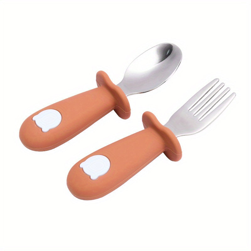 This toddler cutlery set includes a durable and safe stainless steel baby fork and spoon. The set comes in an opp bag and features a cute panda pattern handle made of food grade silicone.