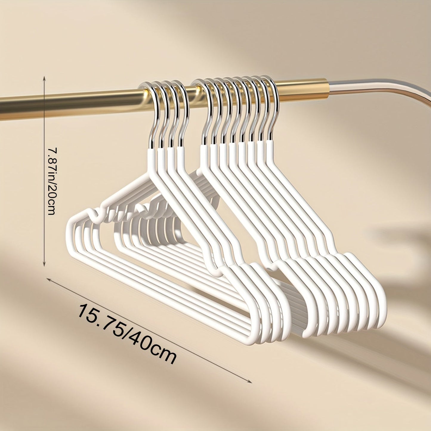 Набор из 30 прочных вешалок с нескользящим покрытием, изготовленных из марганцевой стали, идеально подходящих для вешания пальто и платьев. Идеально для спальни, шкафа, сушки дома, хранения и организации. Отлично подходит для поддержания одежды в порядке.
