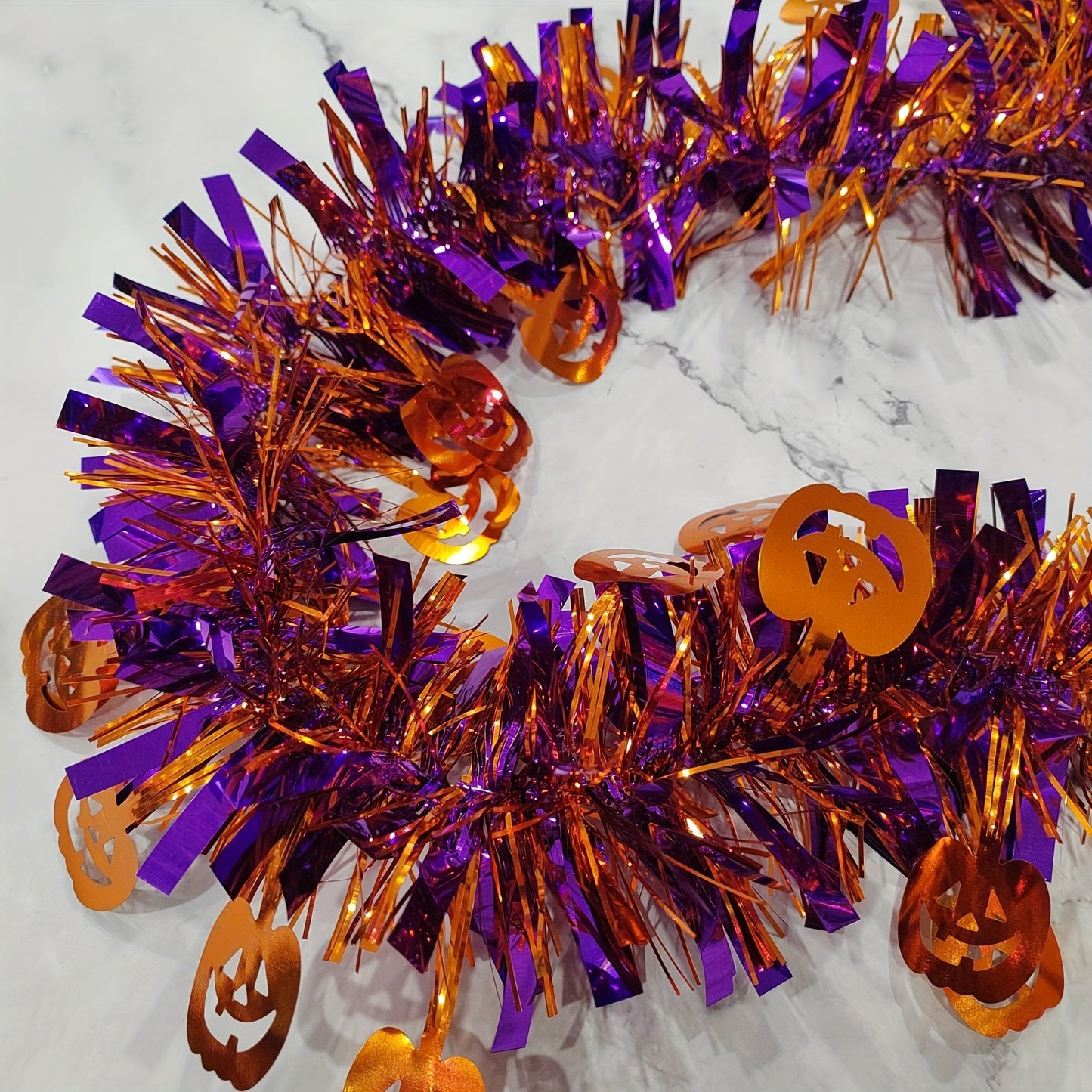 2 pieces of Halloween Party Decor - Bat & Pumpkin Garland measuring 152.4cm for Fireplace, Battery not Required.