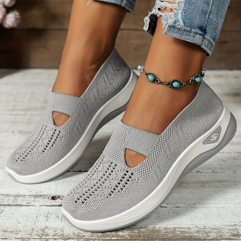 Taizhou women's slip-on sneakers are breathable and lightweight, featuring a rubber sole and fabric insole. No embellishments. Vintage style for all-season comfort, hand washable.