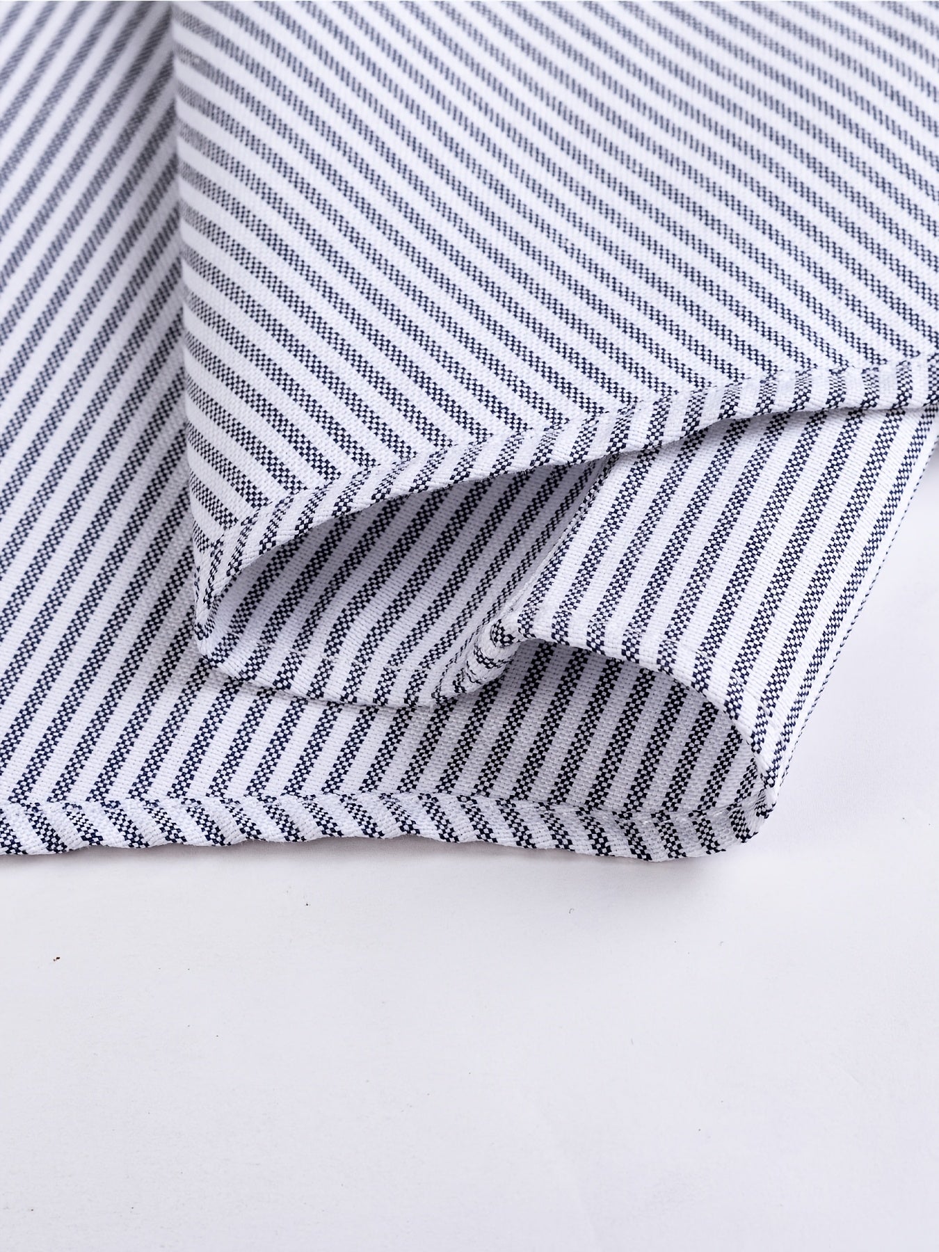 Men's high-end Oxford shirt for autumn in extended sizes, featuring a vertical stripe design and anti-wrinkle technology.