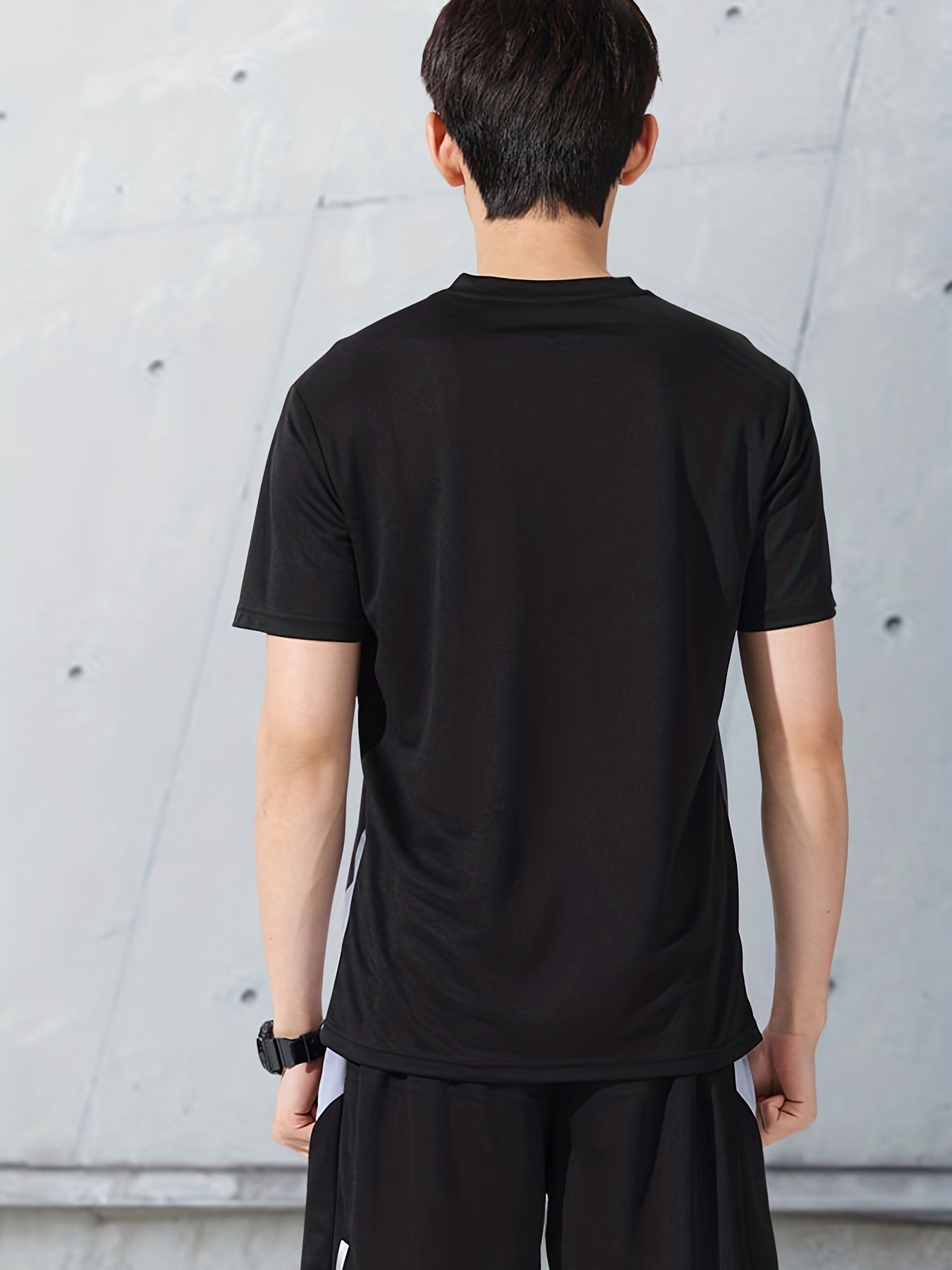 Breathable running and fitness sportswear for men, including quick-dry short-sleeve shirt, basketball gear, and summer tank top.