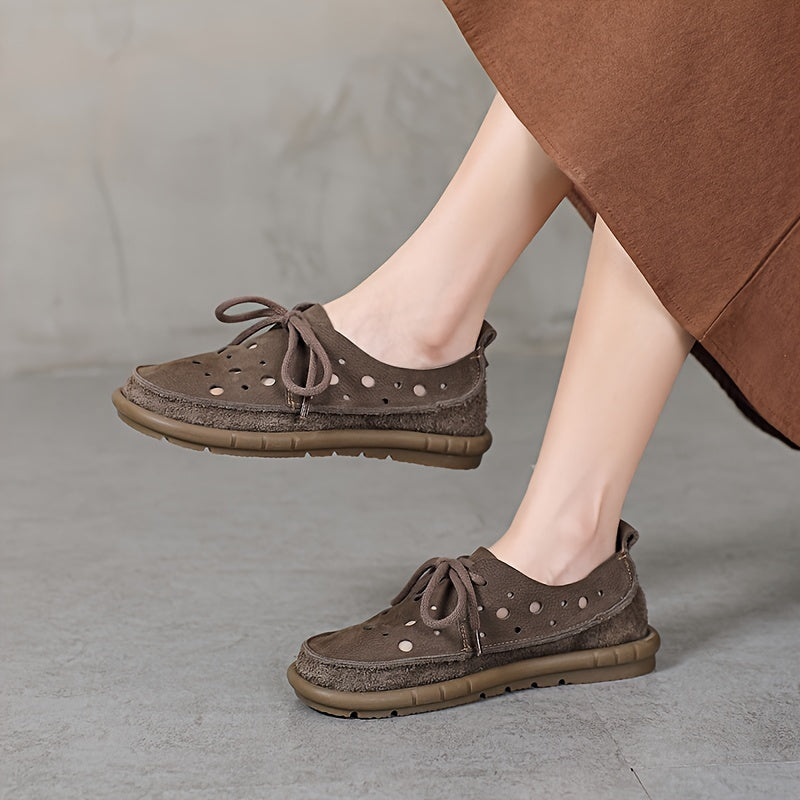 Genuine leather loafers with perforated design and lace-up closure, featuring a soft rubber sole for comfort. Brown leather shoes ideal for summer, offering breathability and style. Stylish