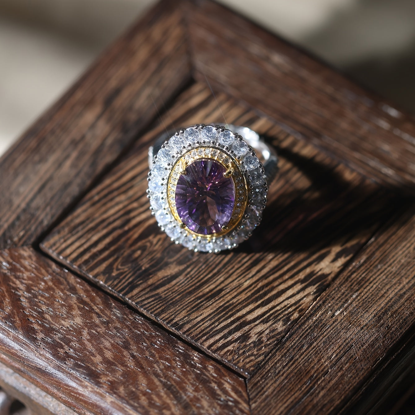 1 piece of elegant oval purple gemstone set in 925 sterling silver, perfect for an anniversary ring for women. This glittering royal fashion jewelry is ideal for weddings, engagements, and parties. A stunning Valentine's Day gift that can be worn all