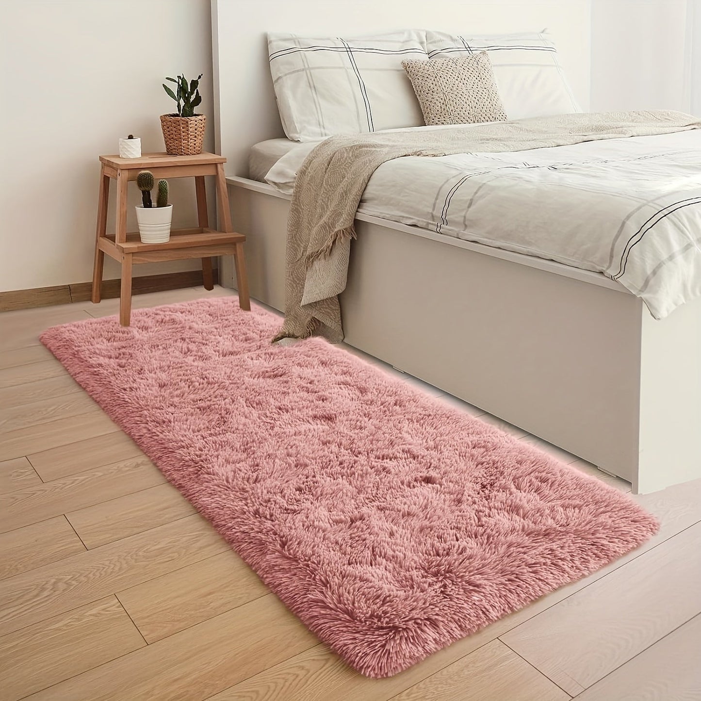 Plush mat, ideal for indoor decoration, warm and inviting. It is soft and sturdy, with easy maintenance and lightweight portability. Suitable for various areas such as beside the sofa, bed, bay window, or in front of a shoe changing stool. Available in