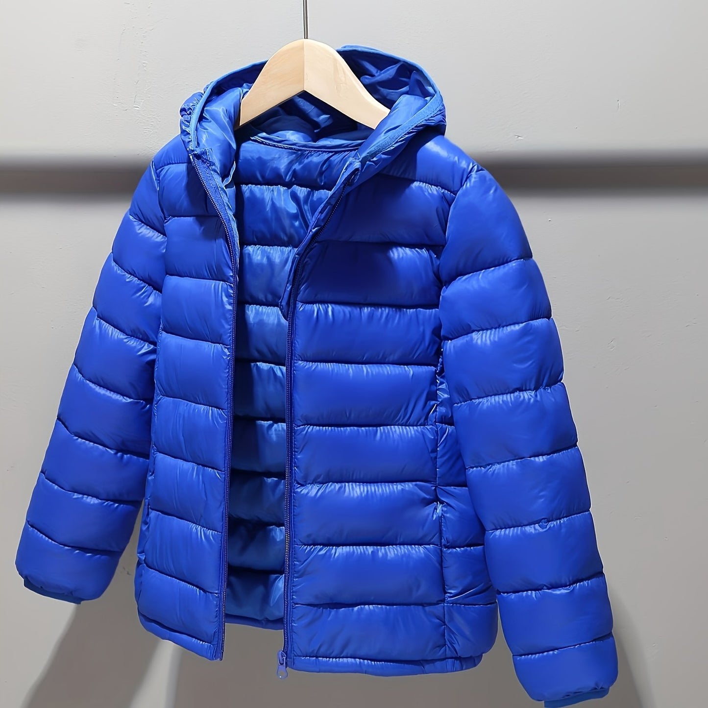 Kids' polyester puffer jacket with hood and zipper, ideal for fall/winter.