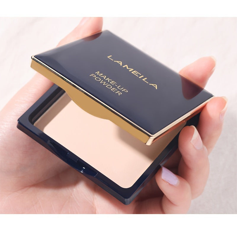 LAMHELIA Matte Finish Foundation Powder Elegant Black & Golden Compact yengil, yog'ni nazorat qiluvchi, suv o'tkazmaydigan, terga chidamli va barcha teri turlari uchun mos keladi.