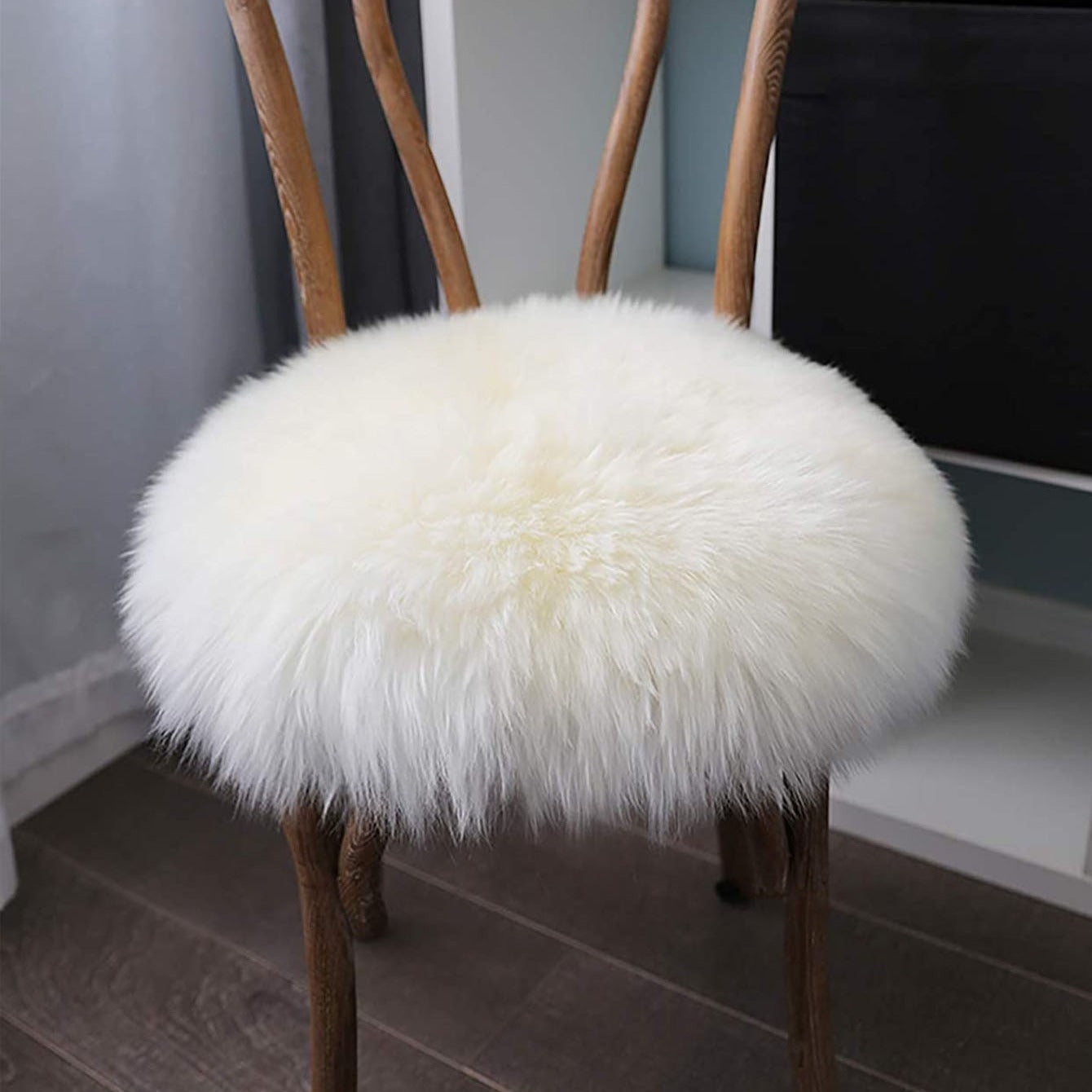 Soft and cozy faux fur chair cover, ideal for adding a touch of luxury to your living room or bedroom décor.