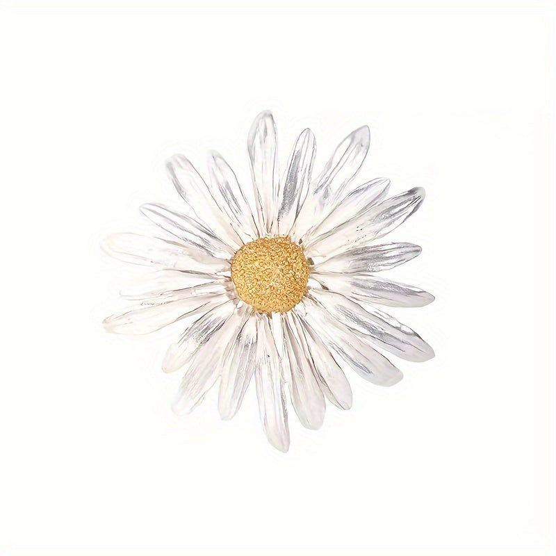 Small daisy brooch in elegant retro style, perfect for upscale luxury looks. This anti-glare pin adds a new aura of sophistication to any suit ensemble.