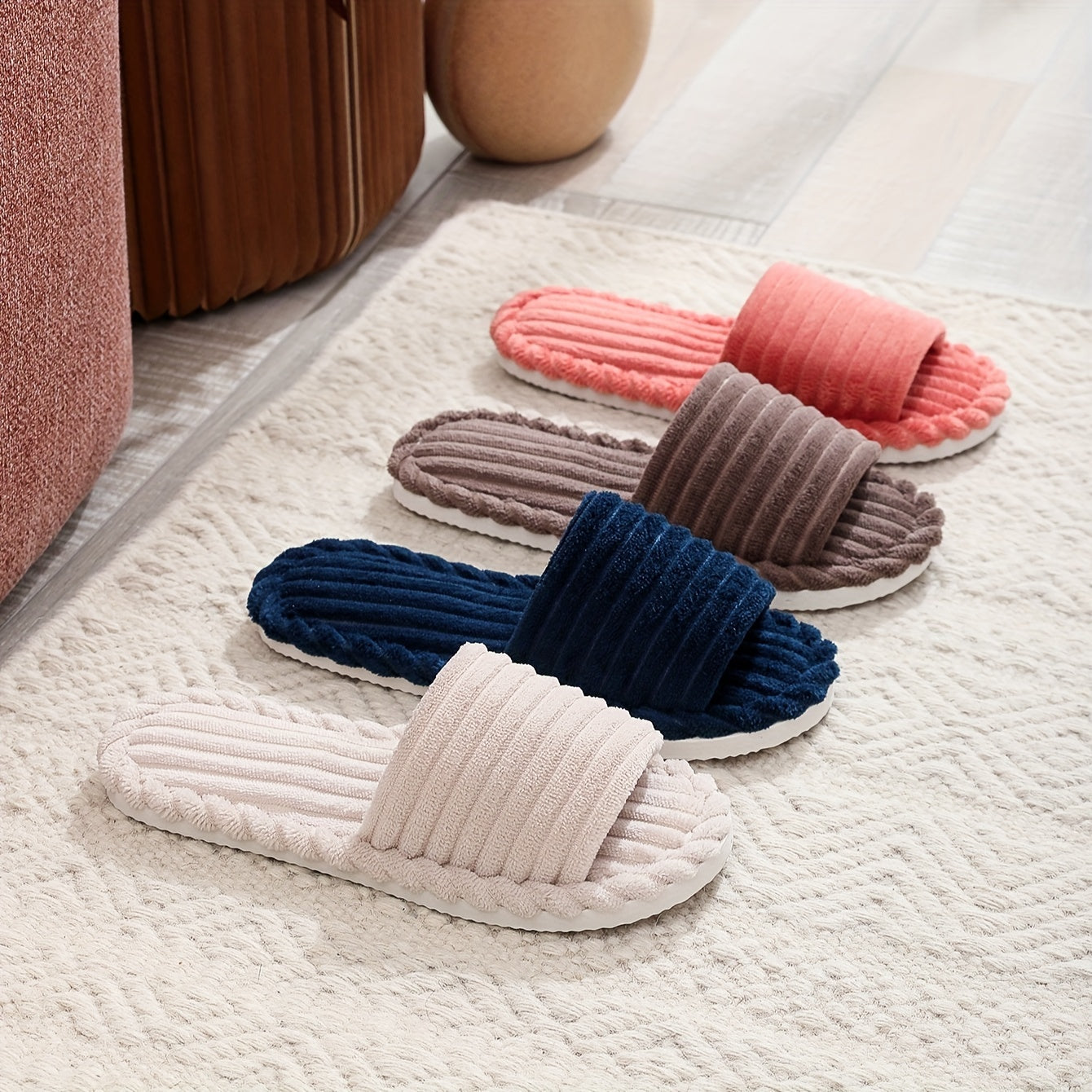 Corduroy fuzzy slippers for women, ideal for indoors and outdoors in autumn and winter. Washable and non-slip with a thick sole. Maternity and cozy home attire.