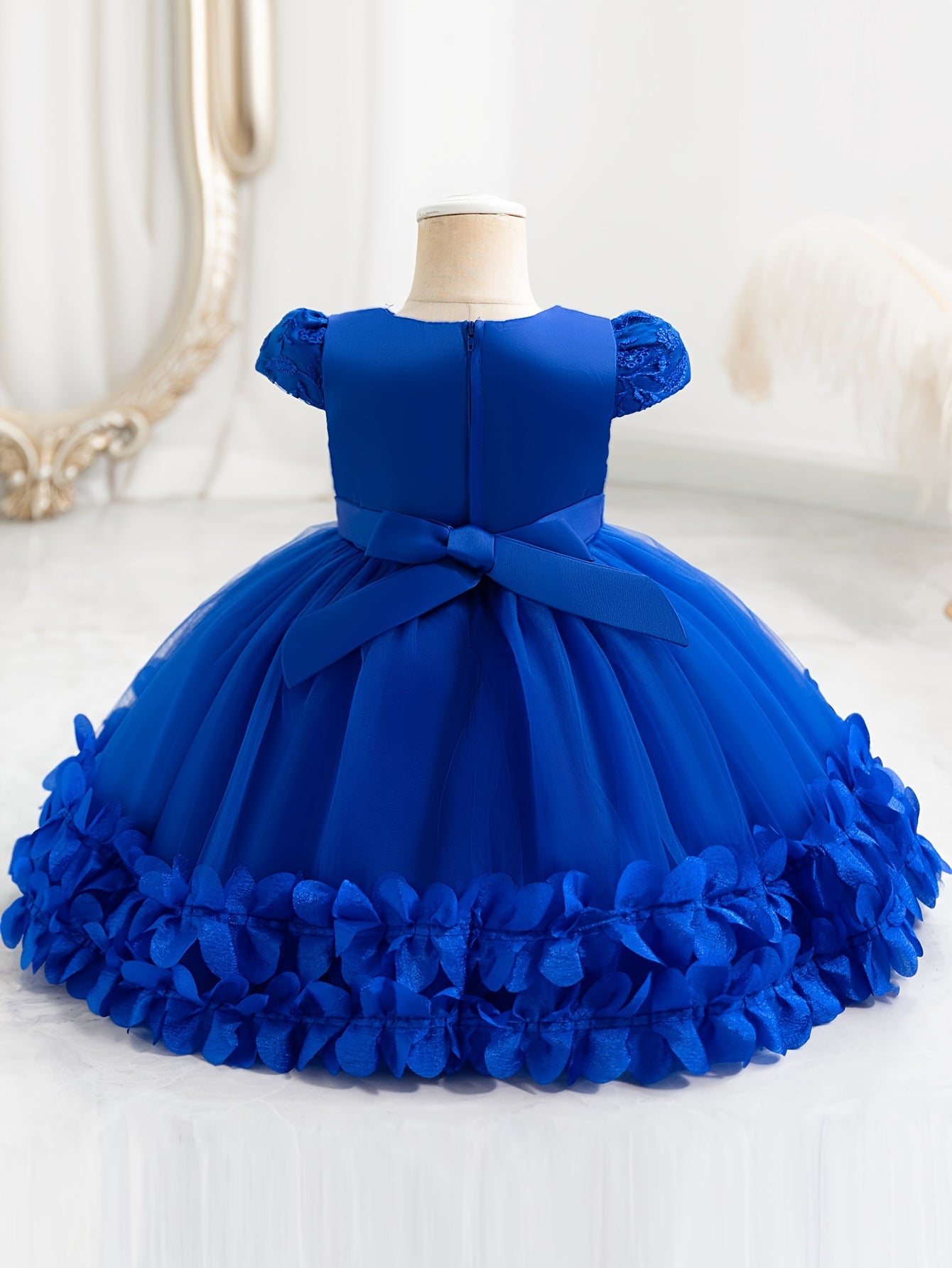 Infant's Mesh Splice Princess Dress with Flower Cap Sleeves, Ideal for Formal Events and Photography.