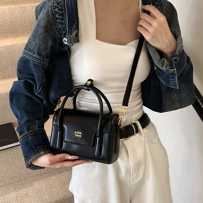 Niche Design Retro Small Square Bag, Casual and Versatile Handbag with Foreign-Style Shoulder Strap, Elegant and Fashionable for Work, Commuting, Shopping, and Dating.