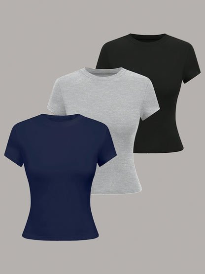 Simple fitted blouse with round neck and short sleeves for women.