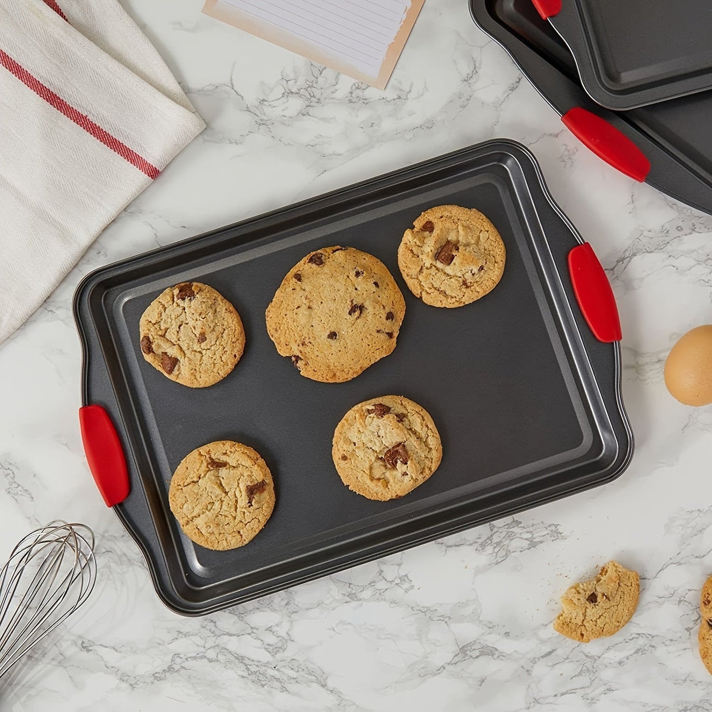 1 piece/set of baking sheet made from carbon steel. This non-stick cookie sheet comes with grilling trays, oven accessories, baking tools, and other kitchen gadgets and accessories.