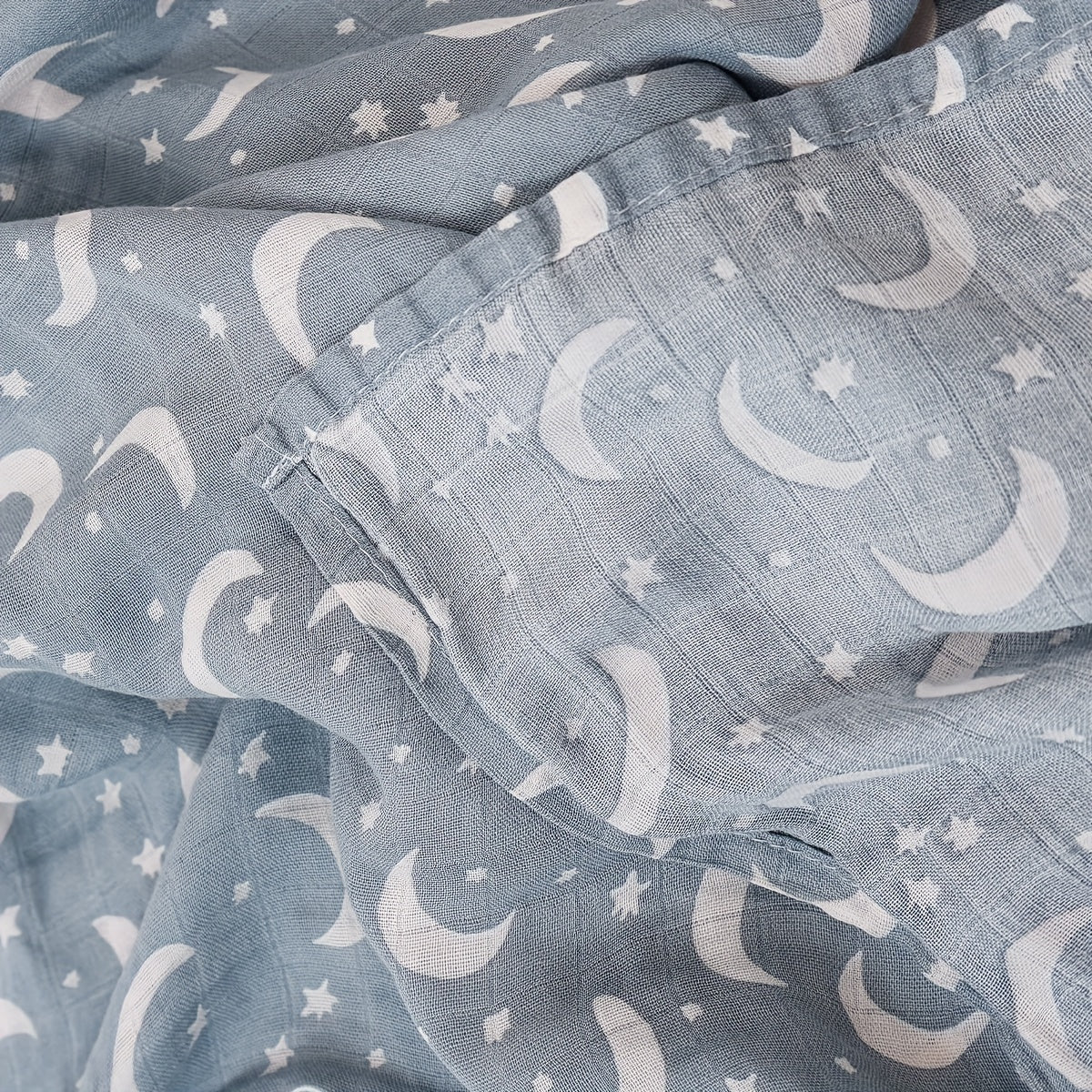 Muslin Blanket made with 70% bamboo and 30% cotton, perfect for soft, skin-friendly bath towel. Ideal for home and travel, great as a gift for Halloween or Christmas.