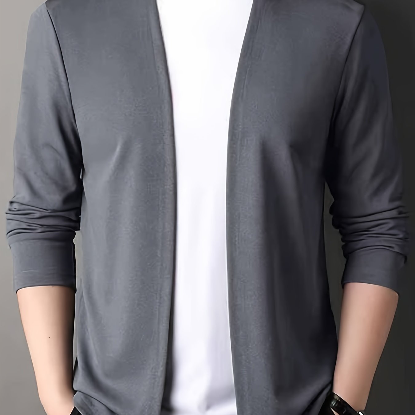 New slim fit cardigan for men, perfect for spring and autumn. Versatile, casual and on-trend.