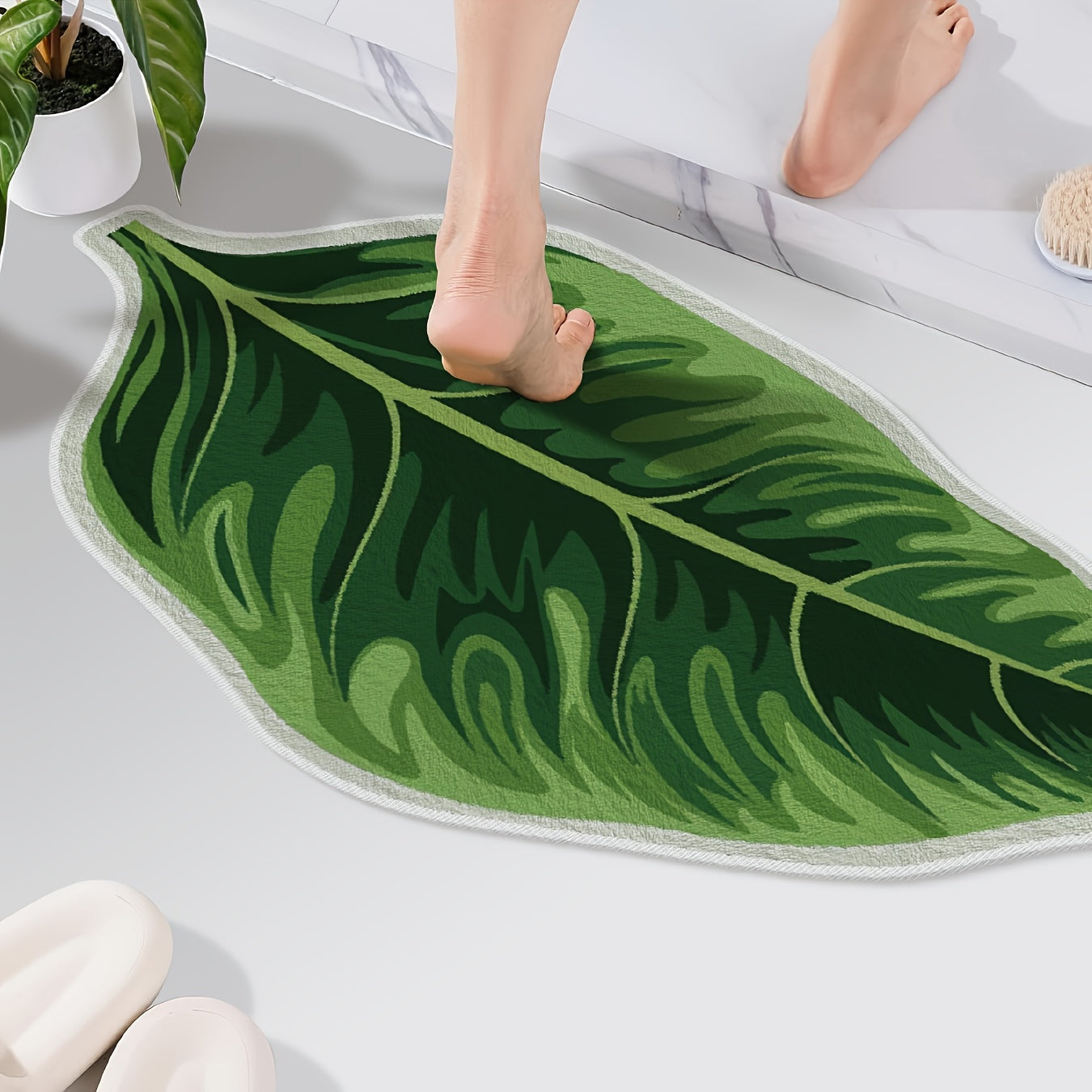 Crystal velvet fabric green leaf non-slip mat is designed for strong water absorption to prevent slips in the bathroom and other areas of the home. Perfect for decorative floor mats in bedrooms, living rooms, and study areas, this versatile mat can also