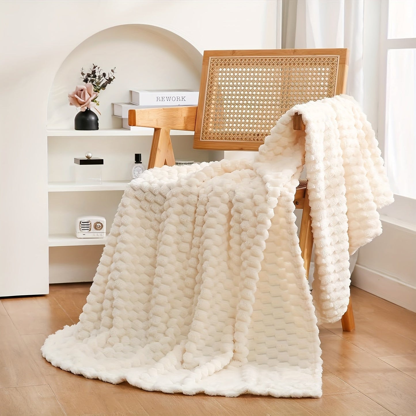 Soft and cozy 3D fleece throw blanket for couch or bed, featuring a stylish fluffy design. Thick, warm, and large plush sherpa blanket perfect for snuggling up on the sofa.