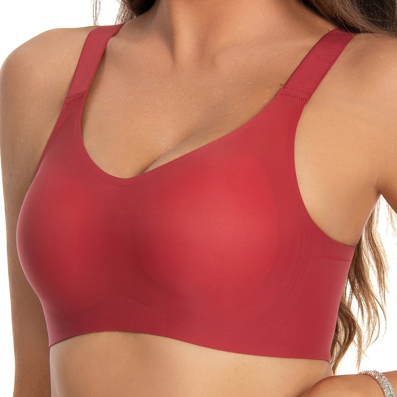 Comfortable full-coverage wireless bra for women, made of a simple solid material, breathable and comfy.