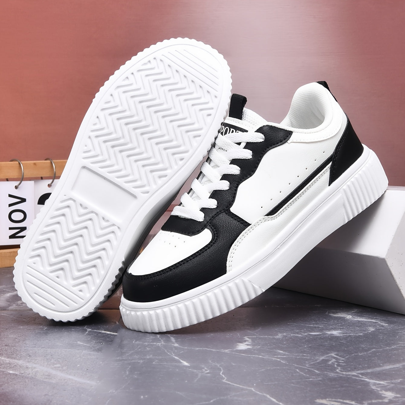 Women's low-top fashion sneakers with geometric pattern, breathable lining and insole, EVA outsole, thick sole, versatile.