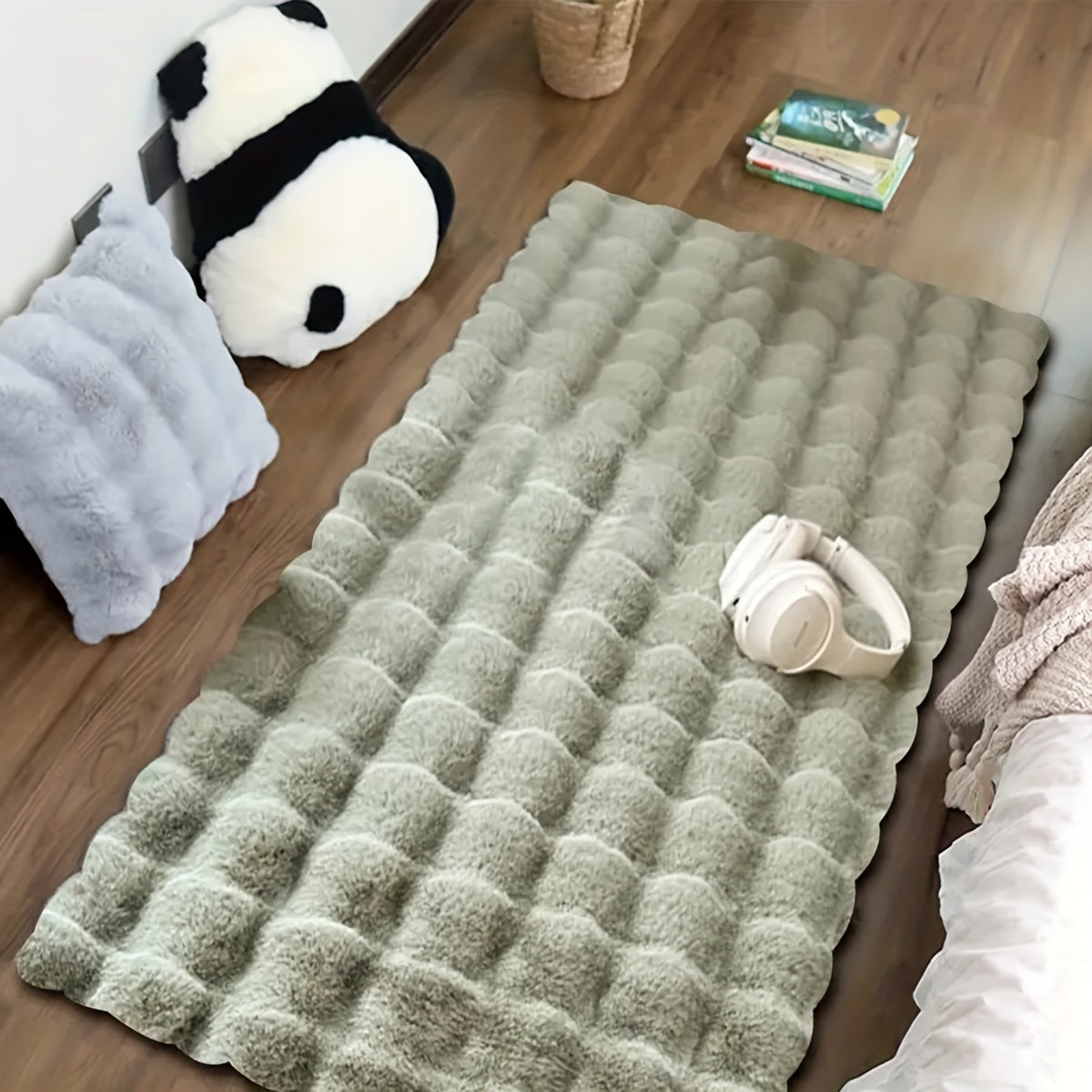 High-Quality Soft Fluffy Bubble Velvet Carpet, Ideal for Bedroom, Living Room, Cloakroom, Powder Room, and Other Areas. This Artificial Rabbit Fur Area Carpet is Solid Color for a Luxurious Look. Featuring Anti-Slip, Waterproof, and Stain-Resistant