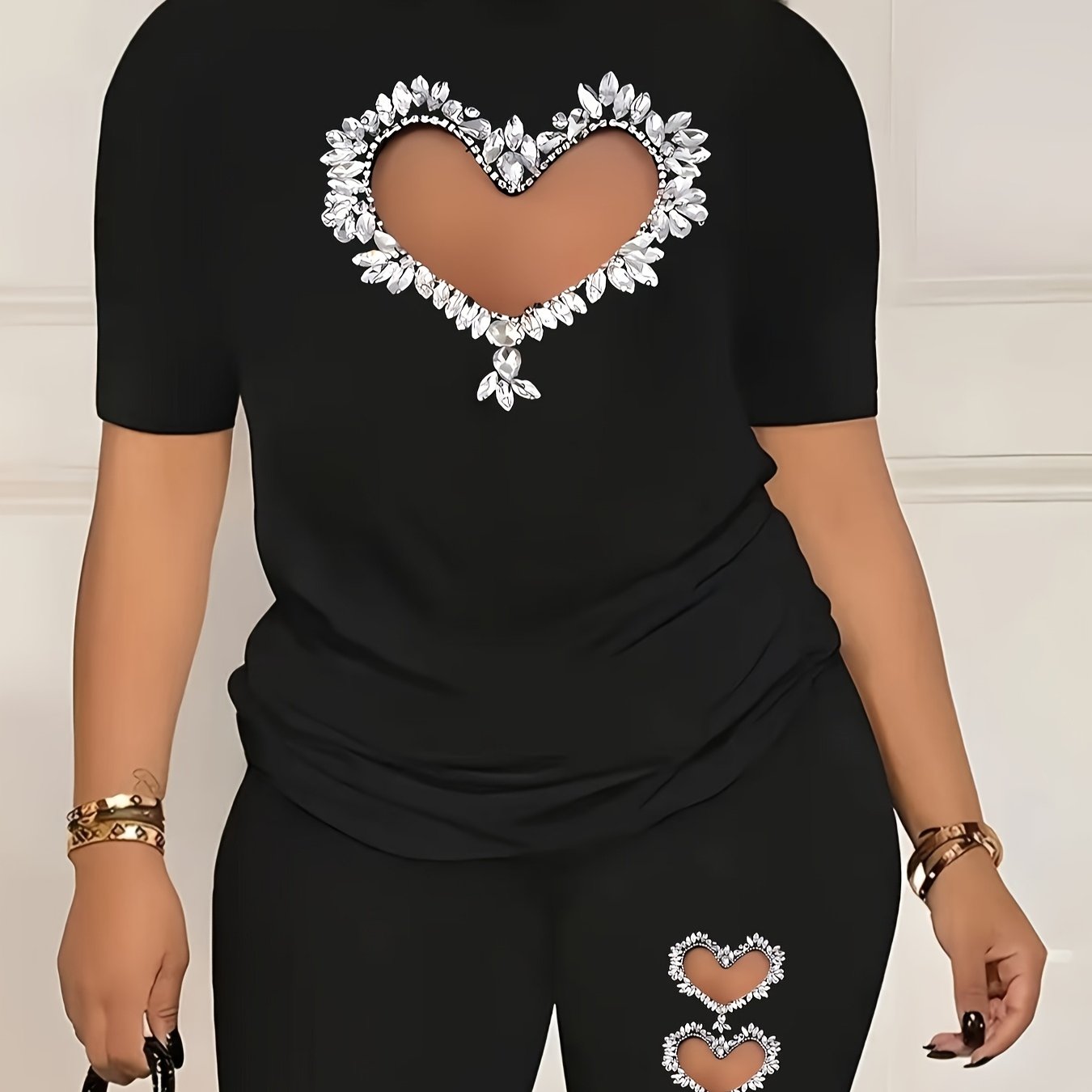 Women's plus size heart print casual 2-piece set: short sleeve crew neck top with shorts, made of 95% polyester and 5% elastane, featuring geometric-pattern knit fabric and medium stretch.