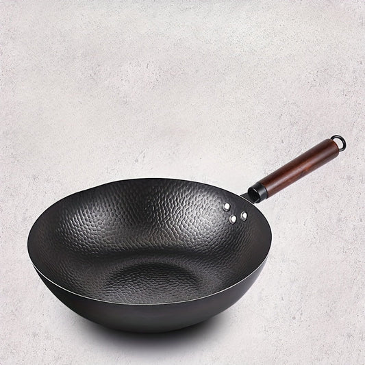 1 piece of Cast Iron Wok (32.0cm) suitable for Chinese-style cooking. This wok has a flat bottom and is compatible with electromagnetic stoves, electric stoves, gas stoves, and halogen stoves. It is a versatile kitchen utensil that is ideal for all types