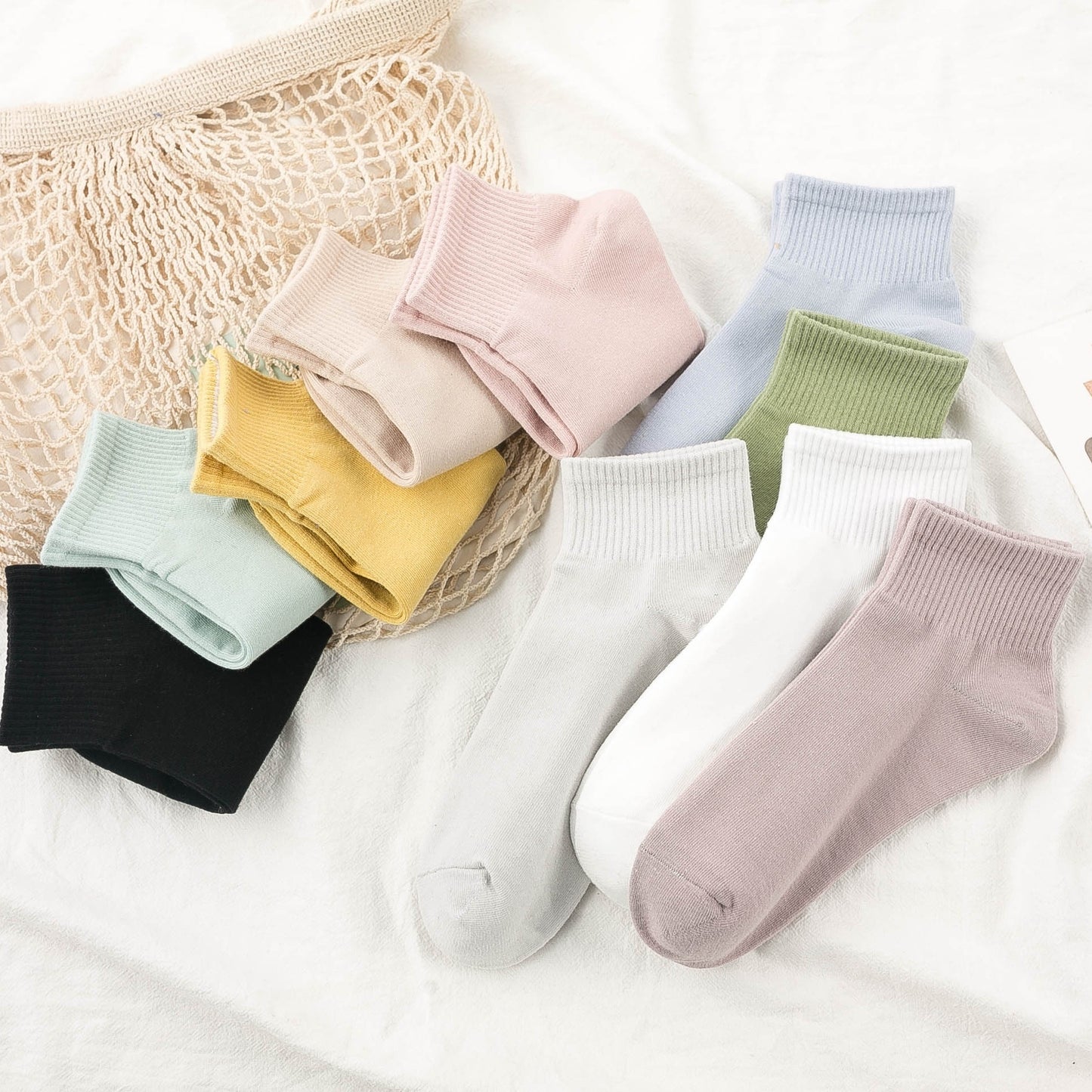 10 pairs of soft and comfortable crew socks for women, versatile and all-match.