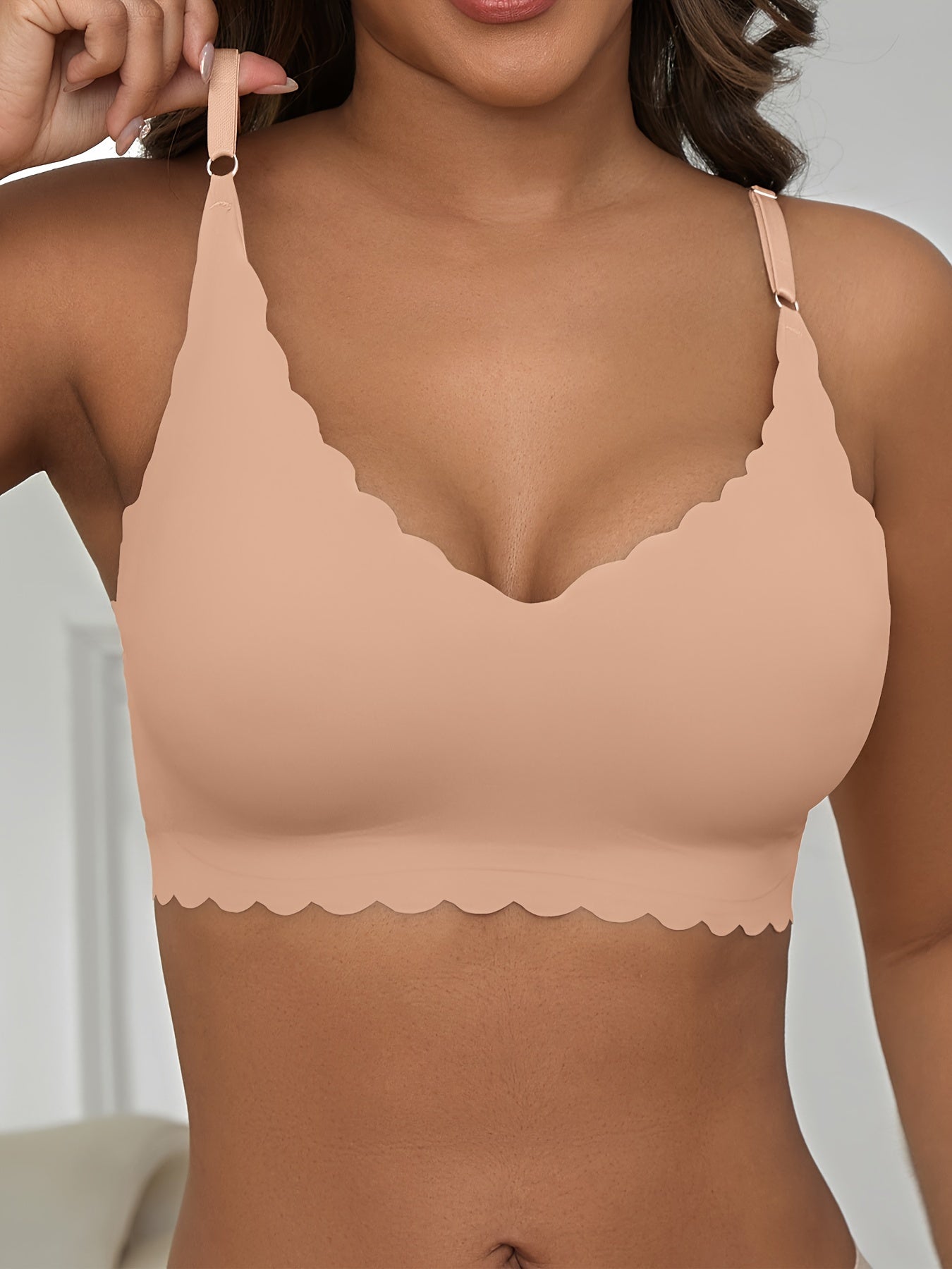 Seamless wireless bra for plus-size women with high elasticity and removable padding, in v-neck solid color.