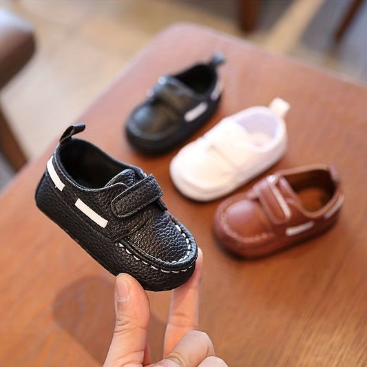 Baby boys and girls can stay comfortable and safe in these lightweight, non-slip sneakers with hook and loop fastener, suitable for indoor and outdoor wear all year round.