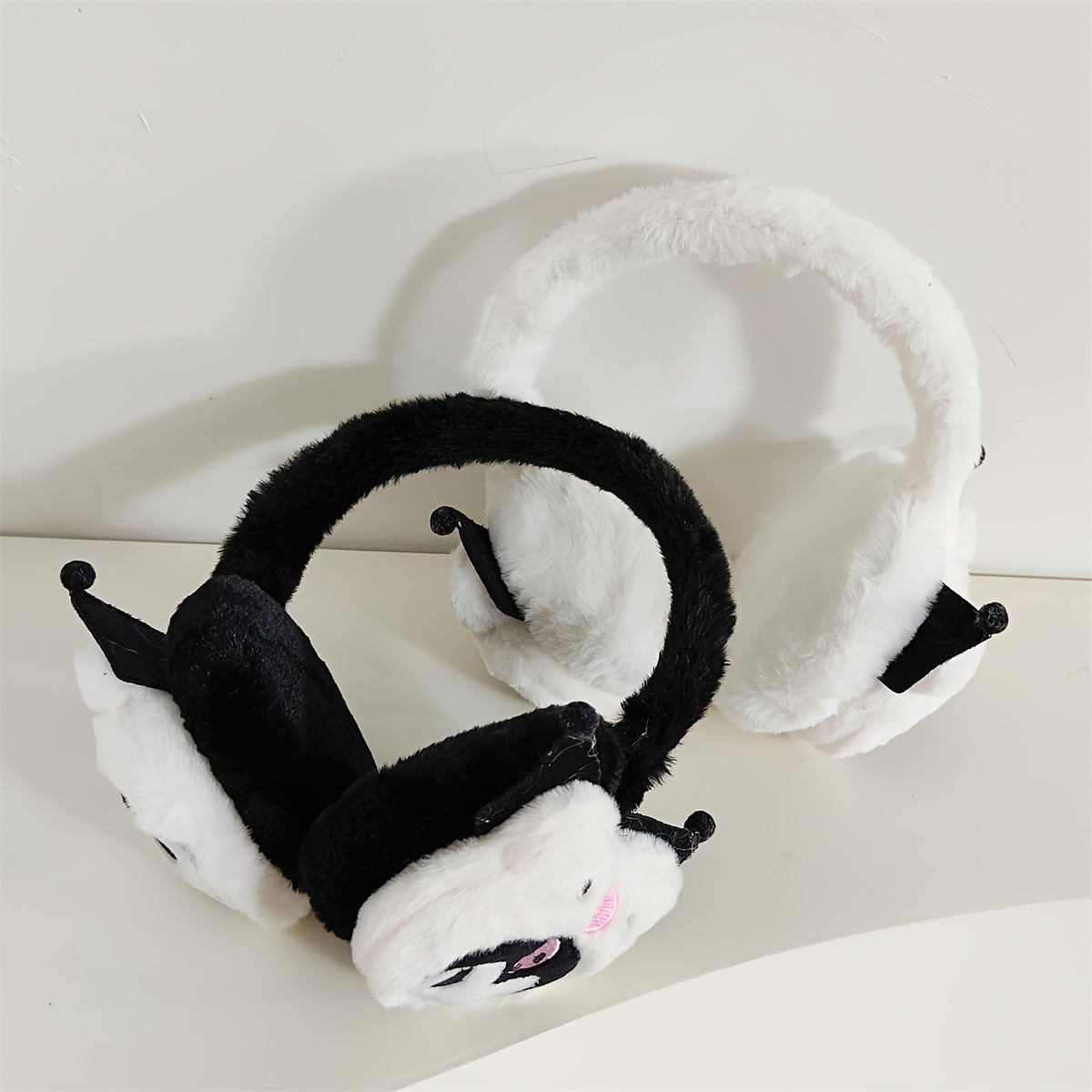 [Officially approved] 1pc Sanrio Kuromi Plush Earmuffs in Autumn and Winter Cartoon Style, Featuring Cute Ear Protection for Cold and Warmth. Colors will be Randomly Selected for Shipping.