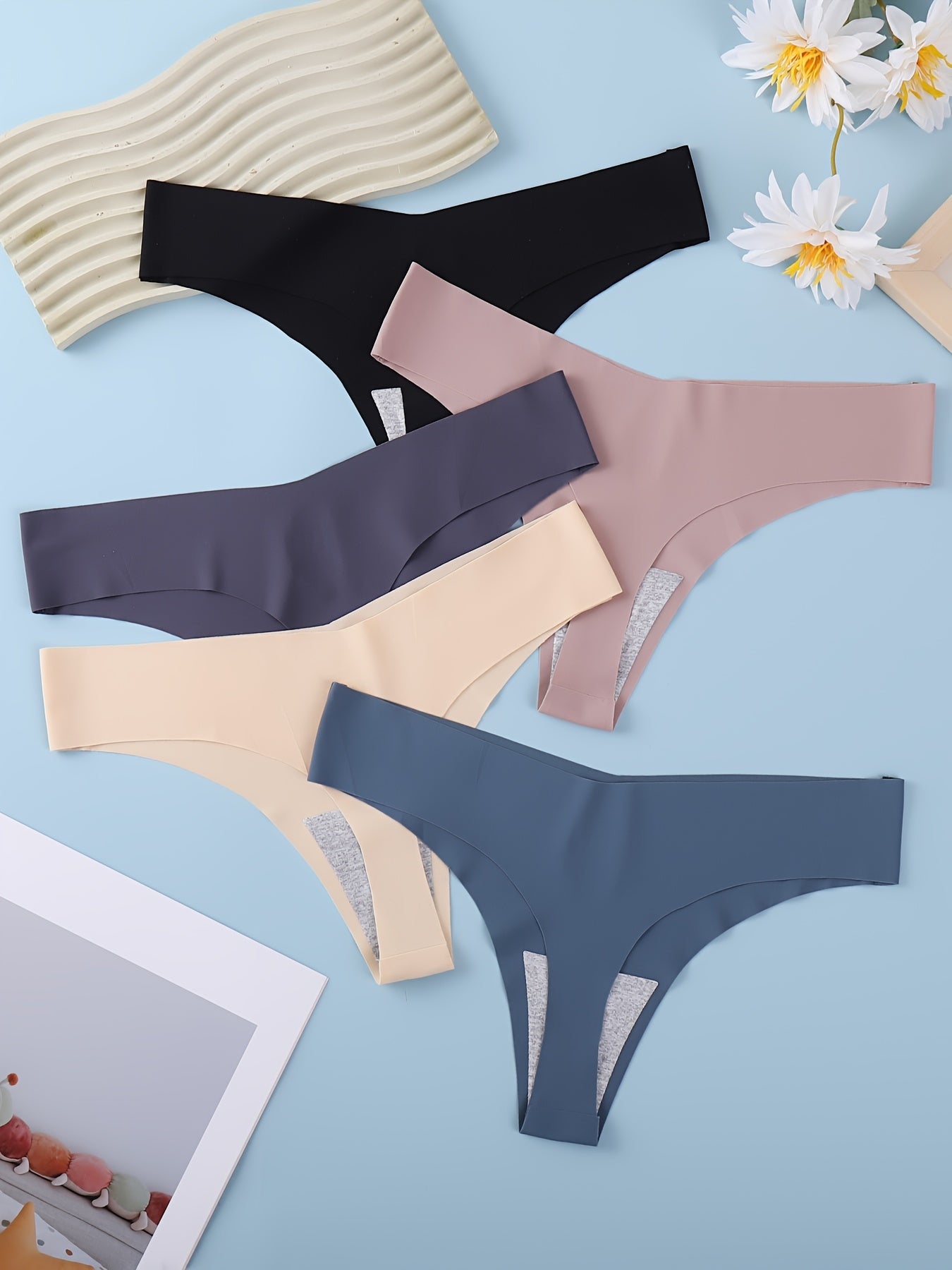 5 seamless thongs for women, comfortable and breathable low-rise lingerie.