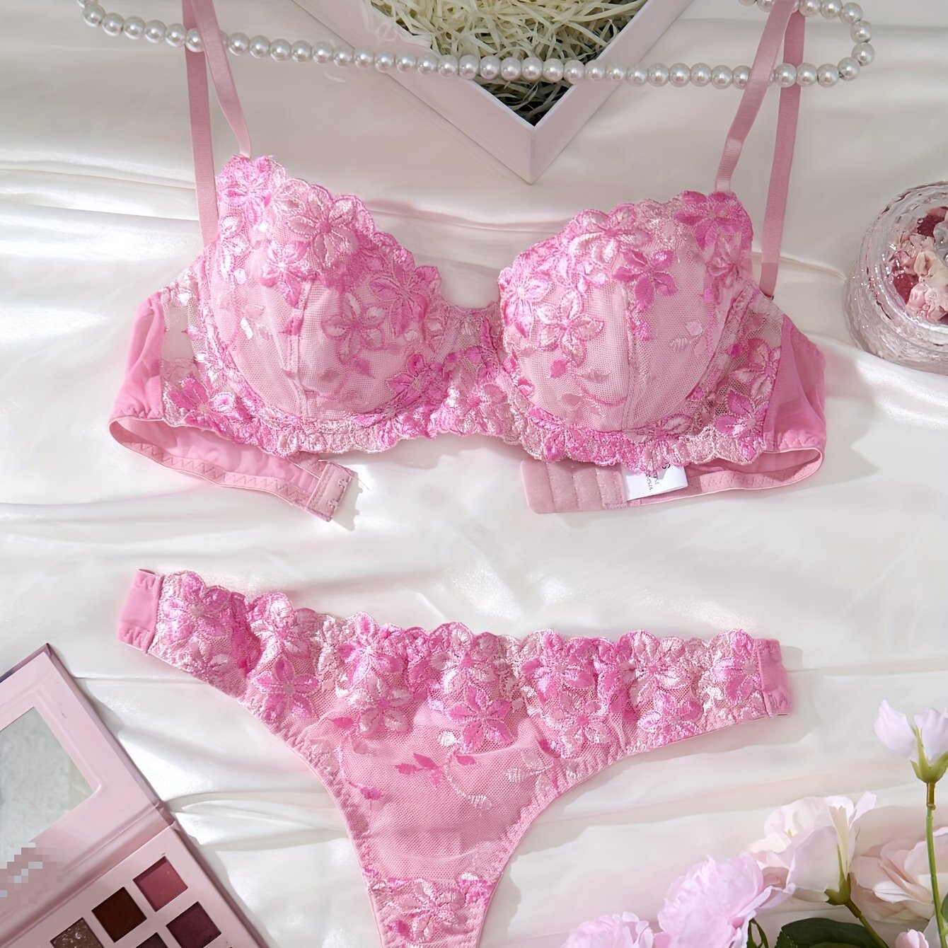 New autumn and winter pink floral embroidered underwear set with comfortable lining, high-quality gathered bra, and mesh panties.