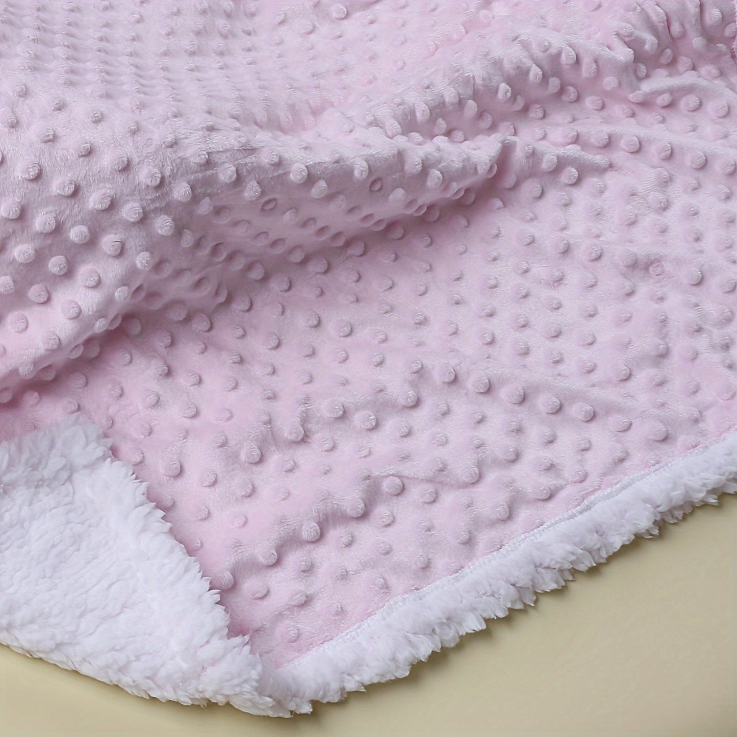 Thickened double-layer baby blanket made from soft bean velvet material, perfect for keeping baby warm in autumn and winter. Ideal Halloween or Christmas gift for babies aged 0-1 year old.