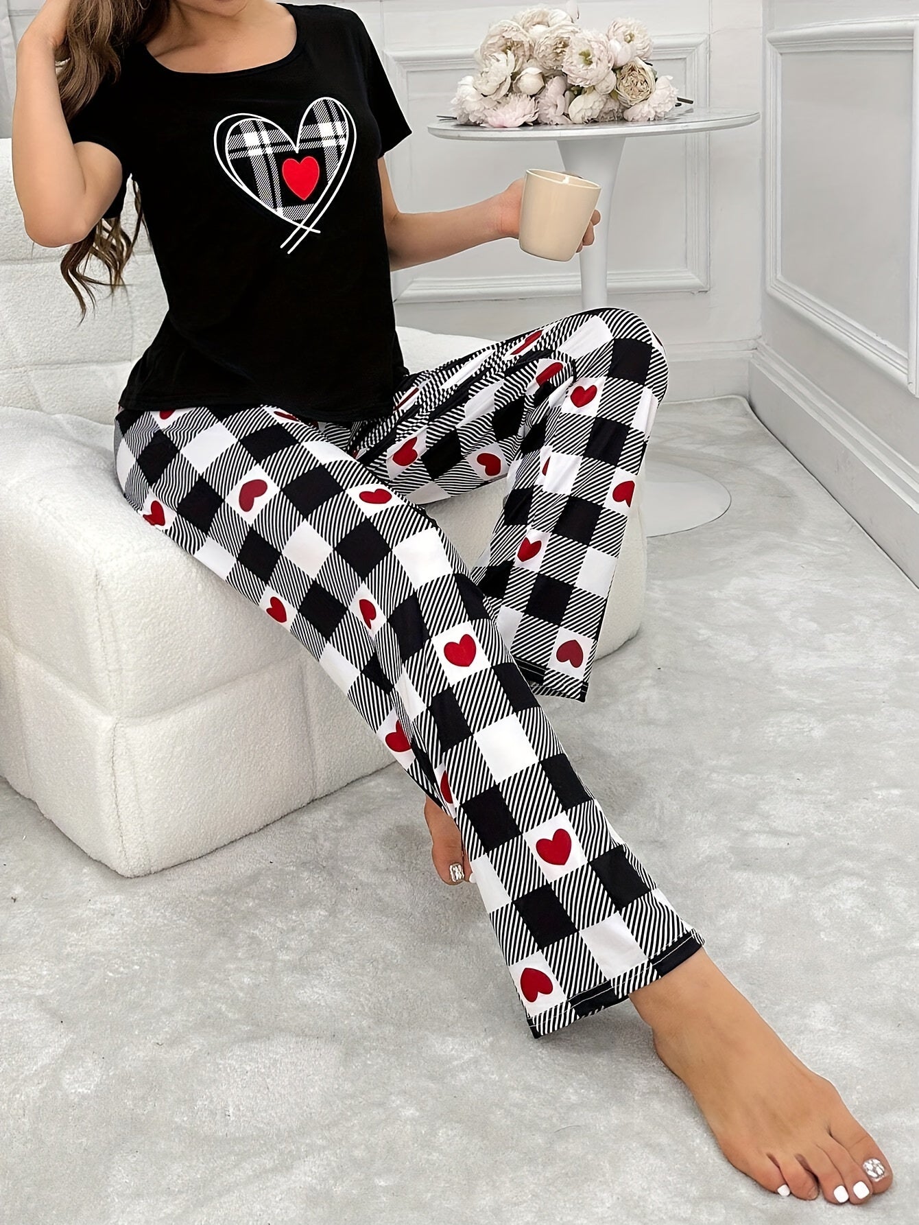 Women's Heart Plaid Casual Pajama Set, Short Sleeve Top & Pants, Relaxed Fit.