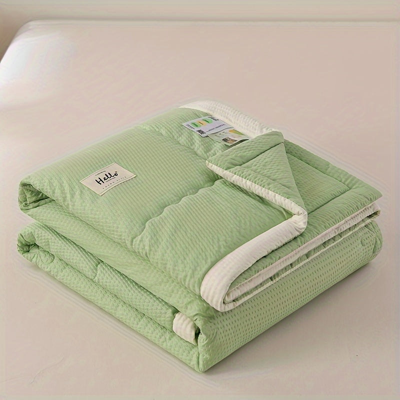 Ultra-soft lightweight summer quilt with cooling bean paste design for bedroom and guest room comfort, machine washable.