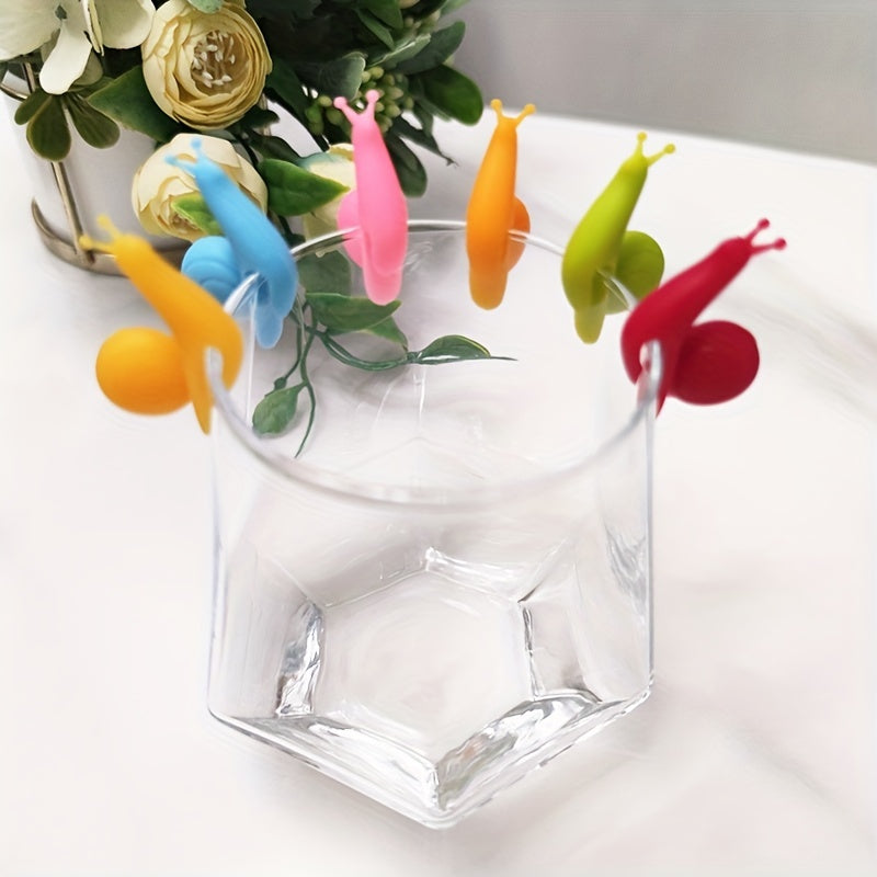 Set of 6 durable silicone snail wine glass labels for tea cups and bags to enhance your drinking experience. Easy to use.