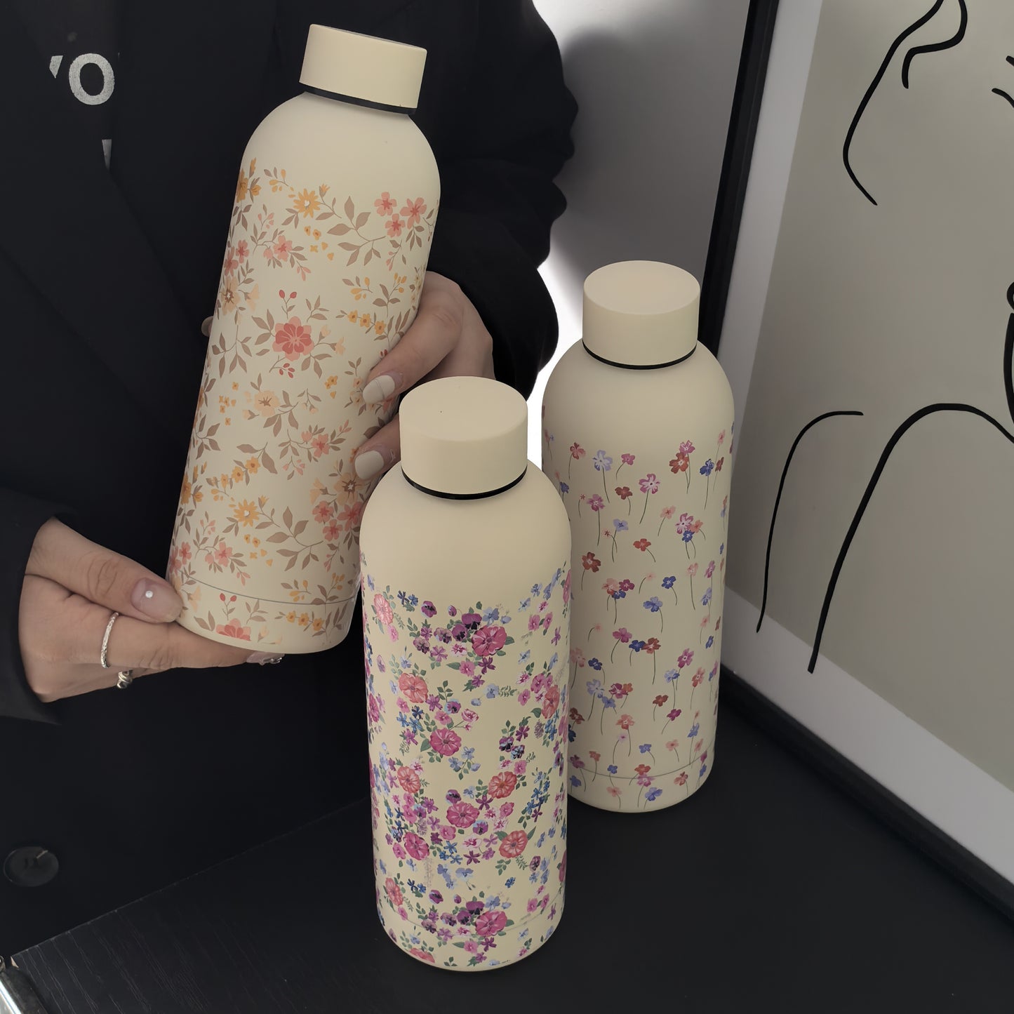 Stainless steel water bottle, 500ml, floral design, insulated for hot & cold drinks, ideal for travel/gym/outdoor activities, hand wash only, great gift option.