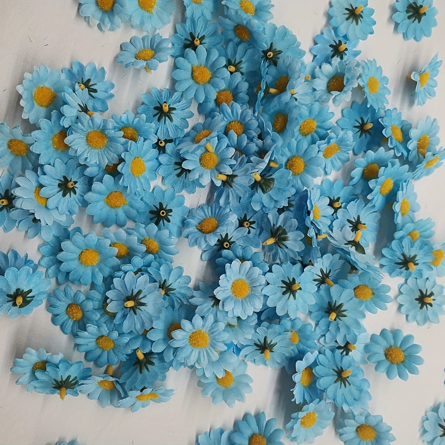 100/200 pieces of artificial daisy flowers, 4cm sunflower heads for decor.