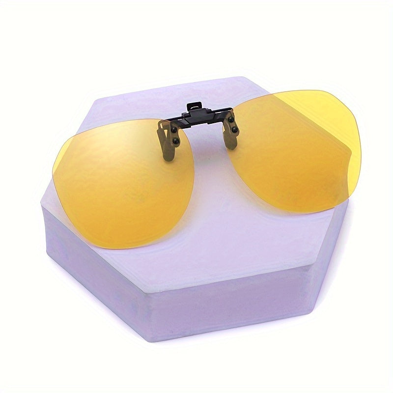 Adjustable unisex driving sunglasses clips that can be flipped up for ultra-light driving, providing protection against ultraviolet rays and harmful rays.