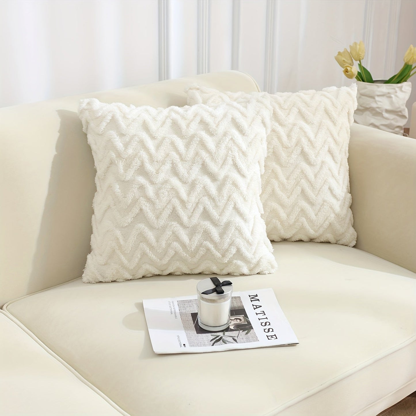 This luxurious pillowcase is made from soft imitation rabbit hair and plush cotton velvet, creating a smooth and pure white finish. Perfect for decorating your living room, bedroom, or sofa, this pillowcase does not include the pillow core.